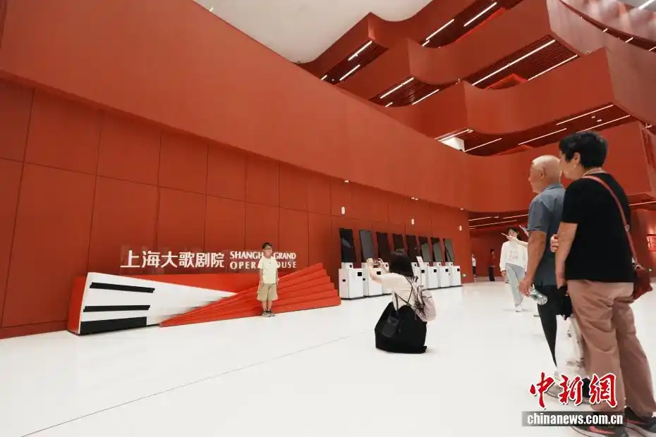 Shanghai Grand Opera House Hosts Stress Test Performance of Ballet “Looking for Muqam” Ahead of Grand Opening